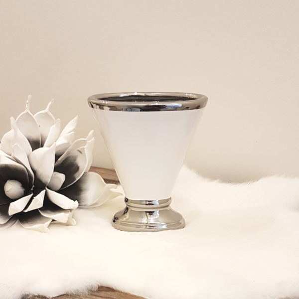 kleine Tischvase - Keramik - Trichterform - weiß / silber - Höhe 15 cm