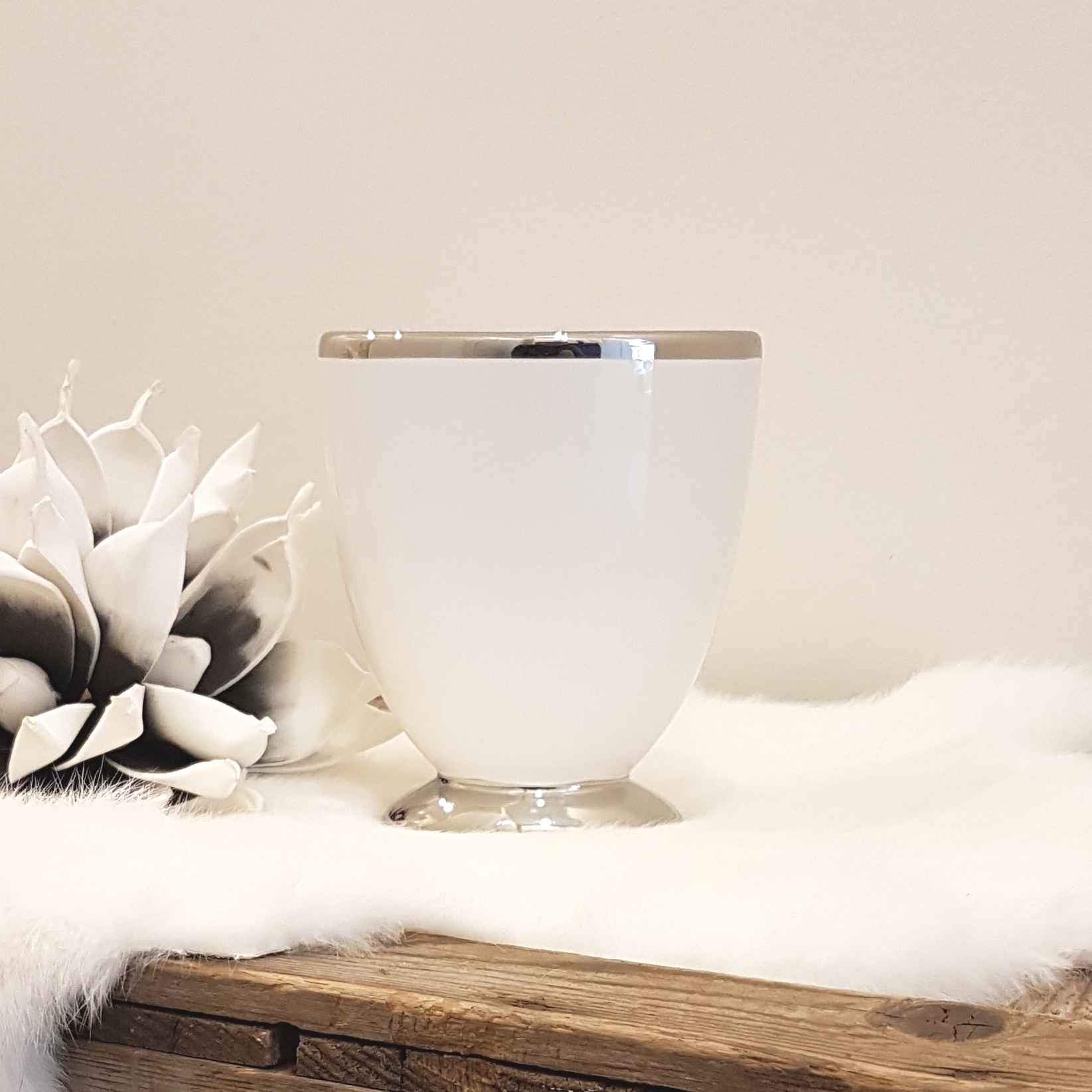 kleine Tischvase - Keramik - weiß / silber - Höhe 15 cm – Bild 2