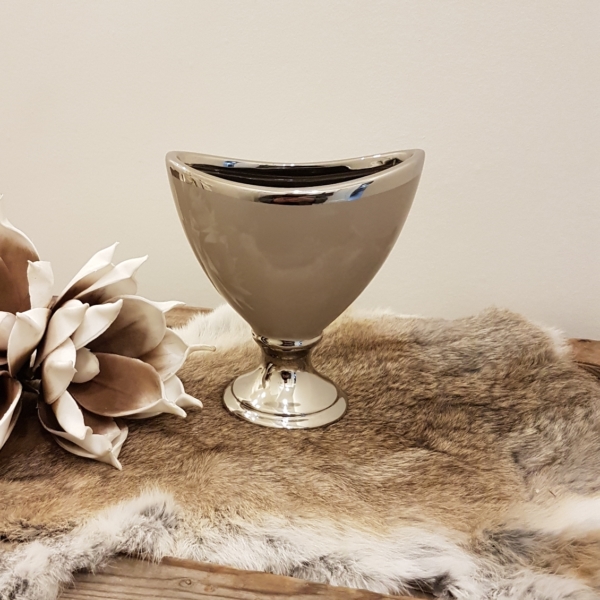 kleine Tischvase - Keramik - gebogene Ausführung - taupe / silber - Höhe 17 cm