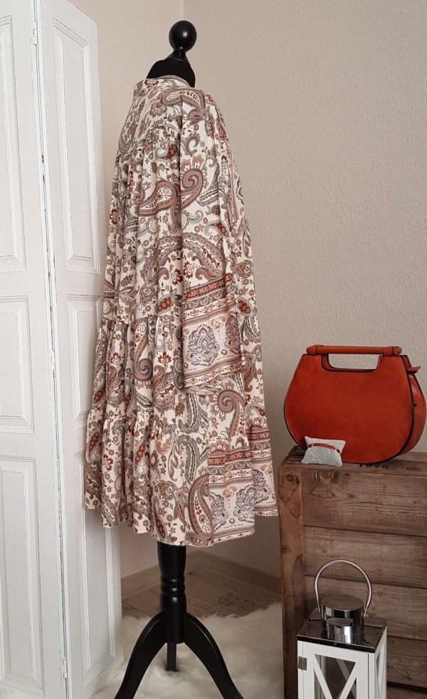 Leichtes oversize Hängerchen-Kleid / Long-Tunika - mit Paisleymuster - beige/cognac - Einheitsgröße (passend von 34 - 40) – Bild 4