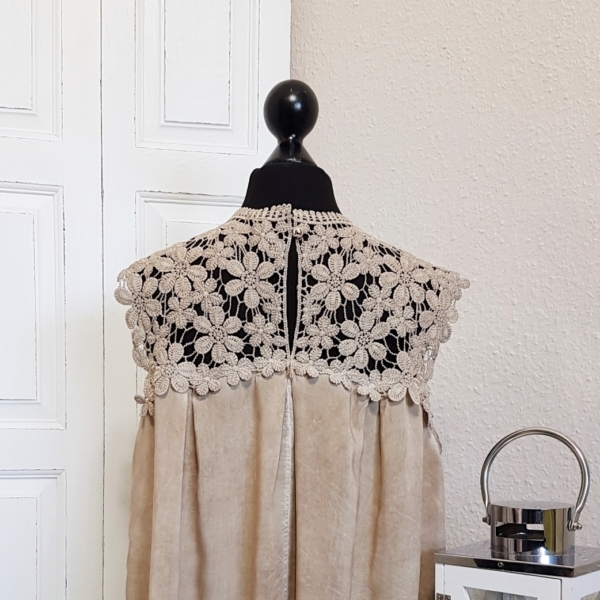 Top mit Spitzeneinsatz - taupe - Einheitsgröße (passend von 36 - 40) – Bild 3