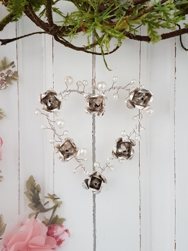 Deko-Herz mit Rosen und Perlen - 12 cm