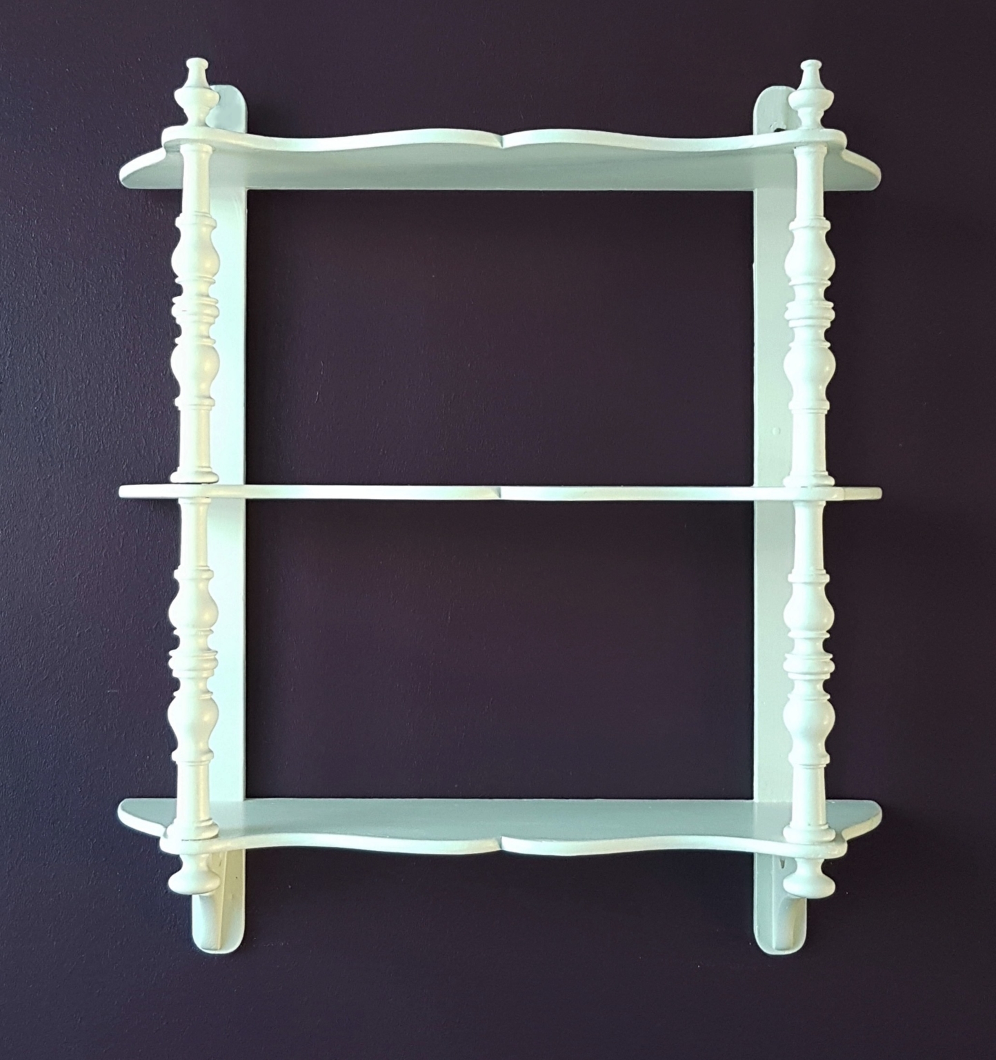 altes Wandregal – weiß – Höhe 63 cm – Shabby Chic – Dekodreams Wolf