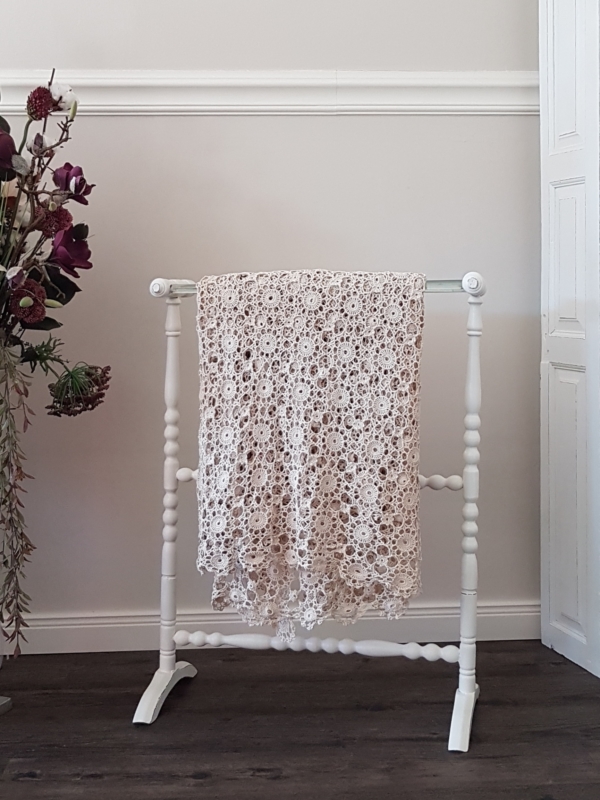 Antiker französischer Handtuchhalter mit Glasstäben - Shabby Chic