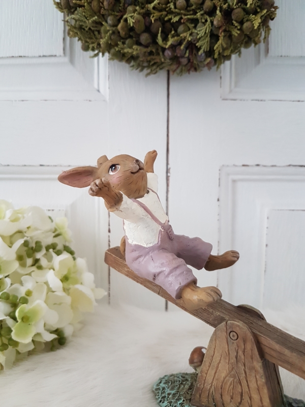 nostalgische Hasen auf Wippe - flieder / lila - Höhe 13 cm – Bild 4