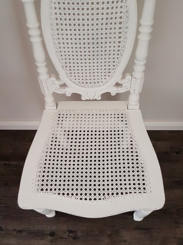 Antiker Gründerzeit-Stuhl mit Original Wiener Geflecht in Medaillon-Form und aufwendiger Schnitzerei - weiß - Shabby Chic – Bild 3