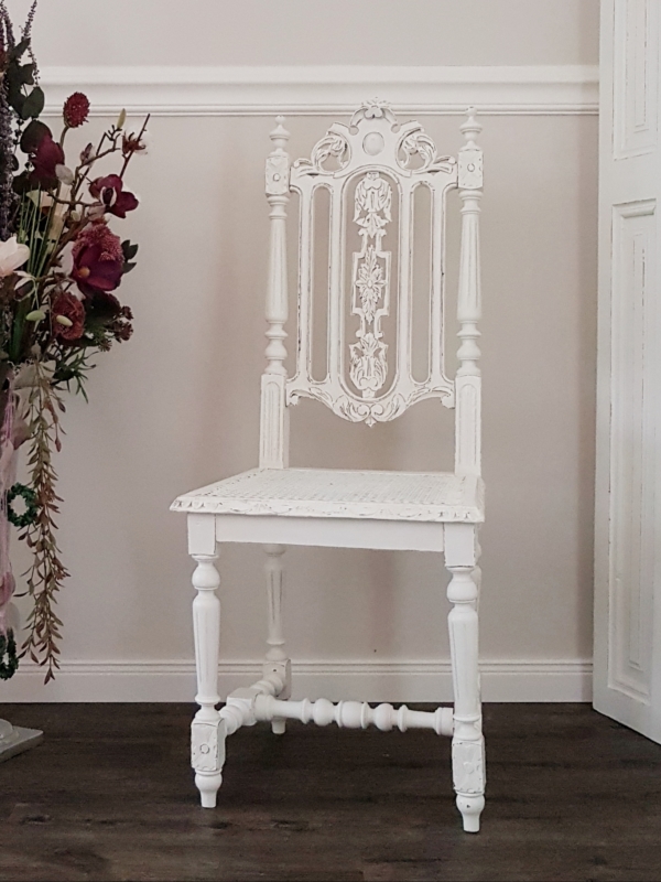 Antiker Gründerzeit-Stuhl mit Original Wiener Geflecht und aufwendiger Schnitzerei - weiß - Shabby Chic