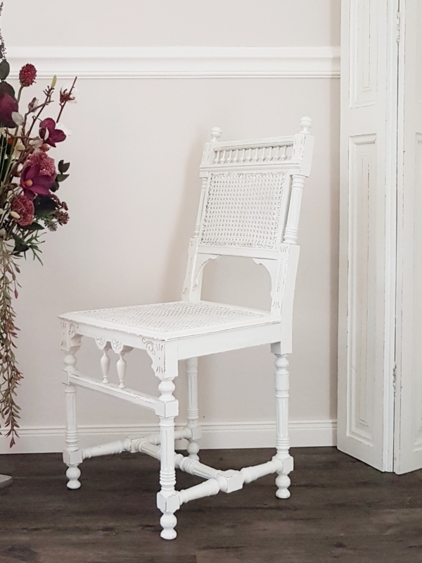 Antiker Gründerzeit-Stuhl mit Original Wiener Geflecht und aufwendiger Schnitzerei - weiß - Shabby Chic – Bild 2