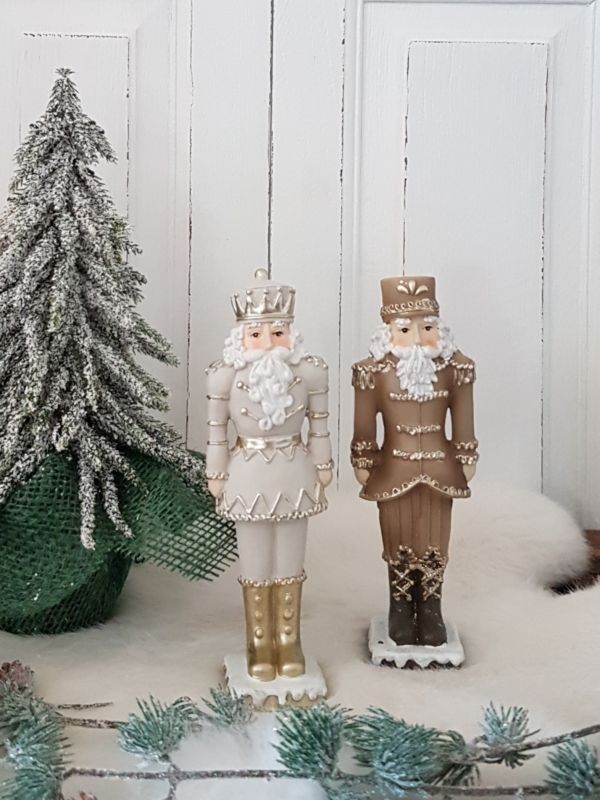 Nostalgischer Nussknacker mit Golddekor - beige - Höhe 18 cm - Modell 1 – Bild 3