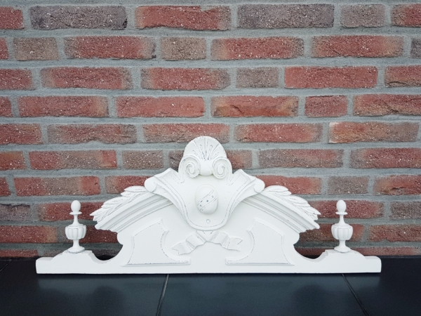 antike Türkrone / Schrankkrone / Möbelkrone -weiß - Breite 79 cm - Shabby Chic