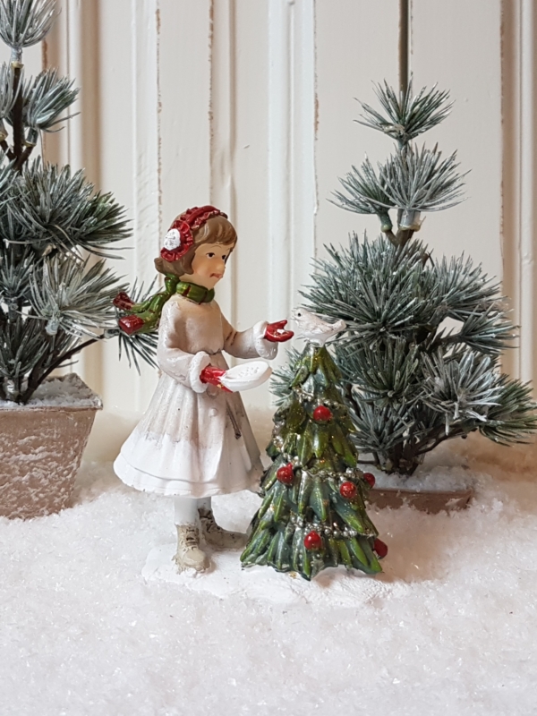 nostalgisches Winterkind mit Tannenbaum - grau/rot /grün - Höhe 12 cm – Bild 2