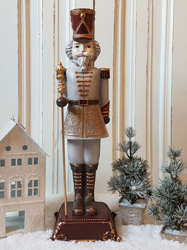 großer nostalgischer Nussknacker auf Fuß - grau / bordeaux - Höhe 42 cm