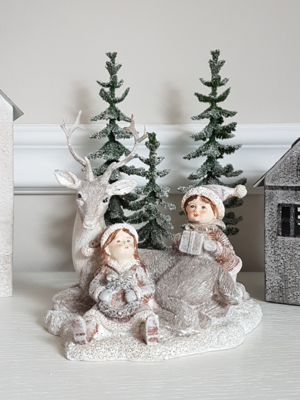 nostalgische Winterkinder mit Hirsch - weiß / beige - Höhe 14 cm – Bild 4