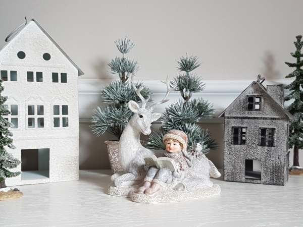 nostalgisches Winterkind mit Hirsch - weiß / beige - Höhe 15 cm – Bild 6