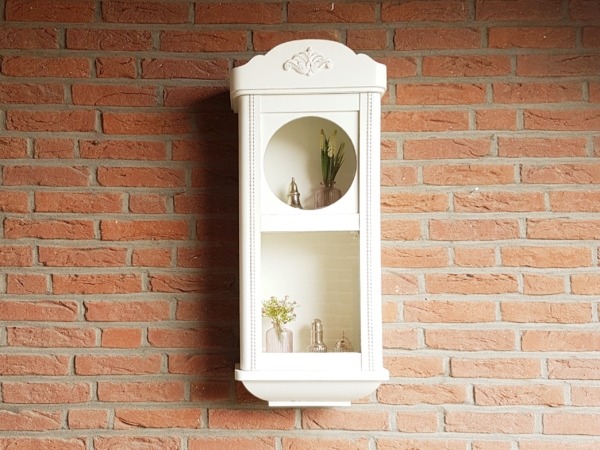 Vitrine gefertigt aus antikem Uhrengehäuse - weiß - Höhe 78 cm - Shabby Chic - Vintage