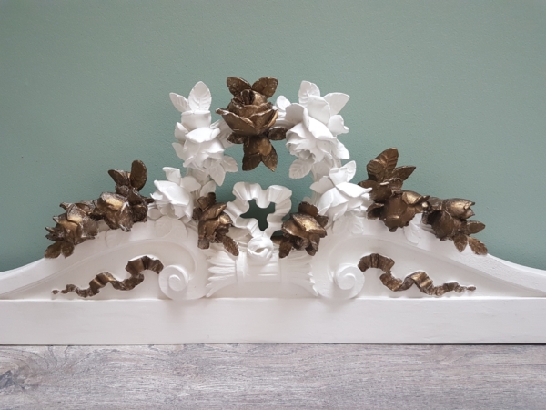 antike Türkrone / Schrankkrone "Rosen" - Holz - weiß / antikgold - Breite 90 cm - Shabby Chic - Vintage – Bild 2