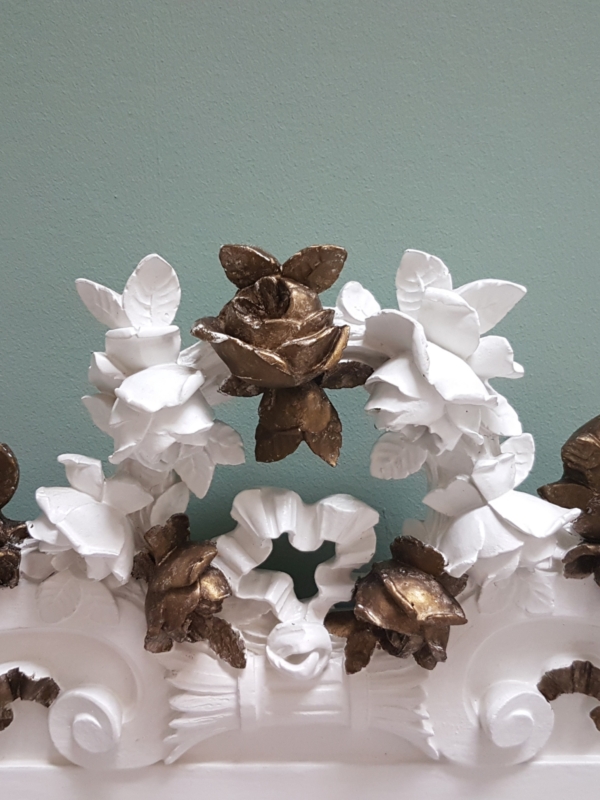 antike Türkrone / Schrankkrone "Rosen" - Holz - weiß / antikgold - Breite 90 cm - Shabby Chic - Vintage – Bild 3