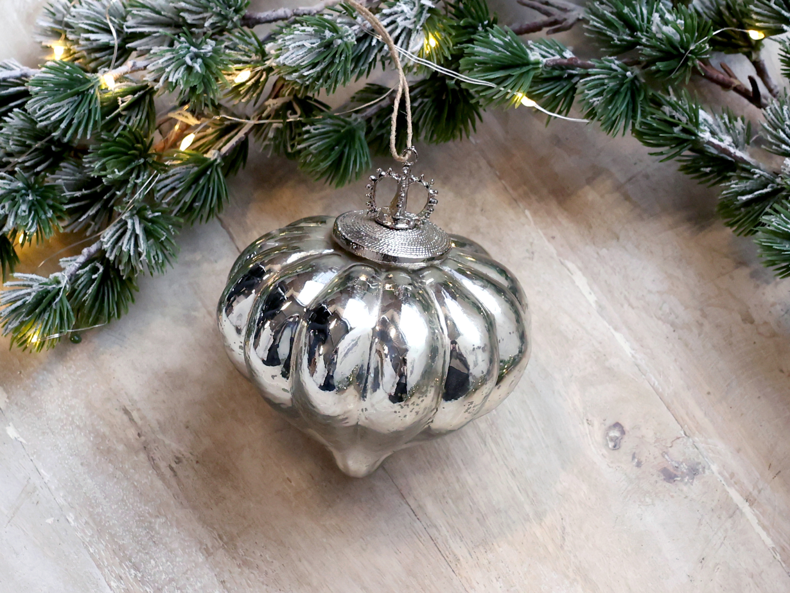 Bauernsilber Dekokugel - Zwiebel mit Krone - handgefertig - Höhe 10 cm