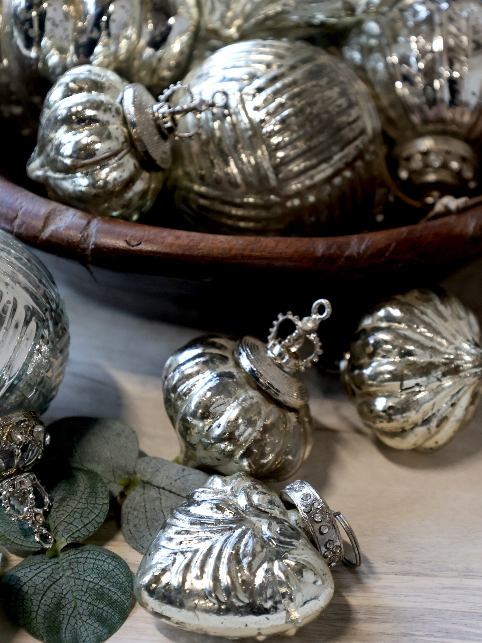 Bauernsilber Dekokugel - Zwiebel mit Krone - handgefertig - Höhe 10 cm – Bild 2