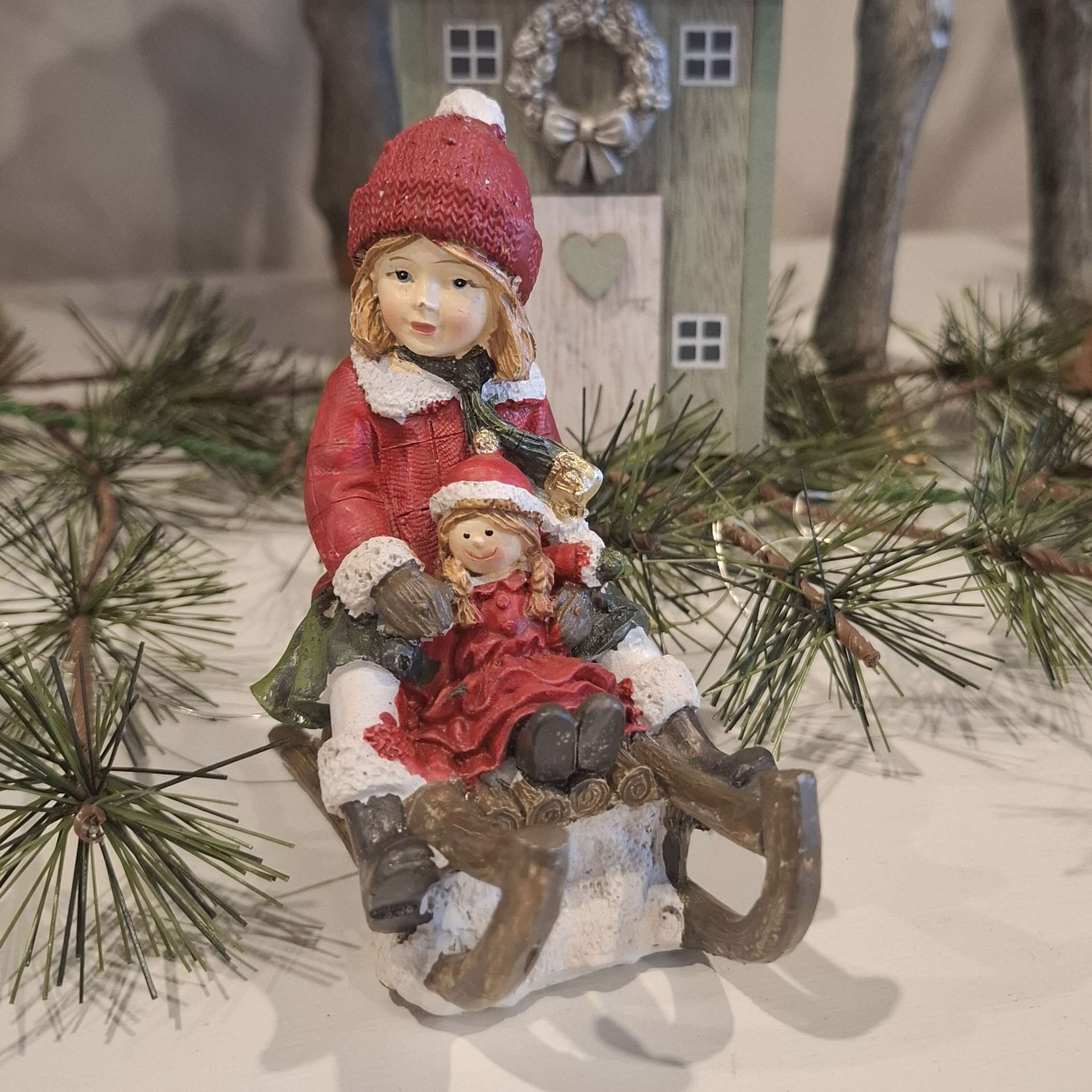 nostalgische Winterkinder auf Schlitten - 2er-Set - rot / grün - 10 cm hoch – Bild 10