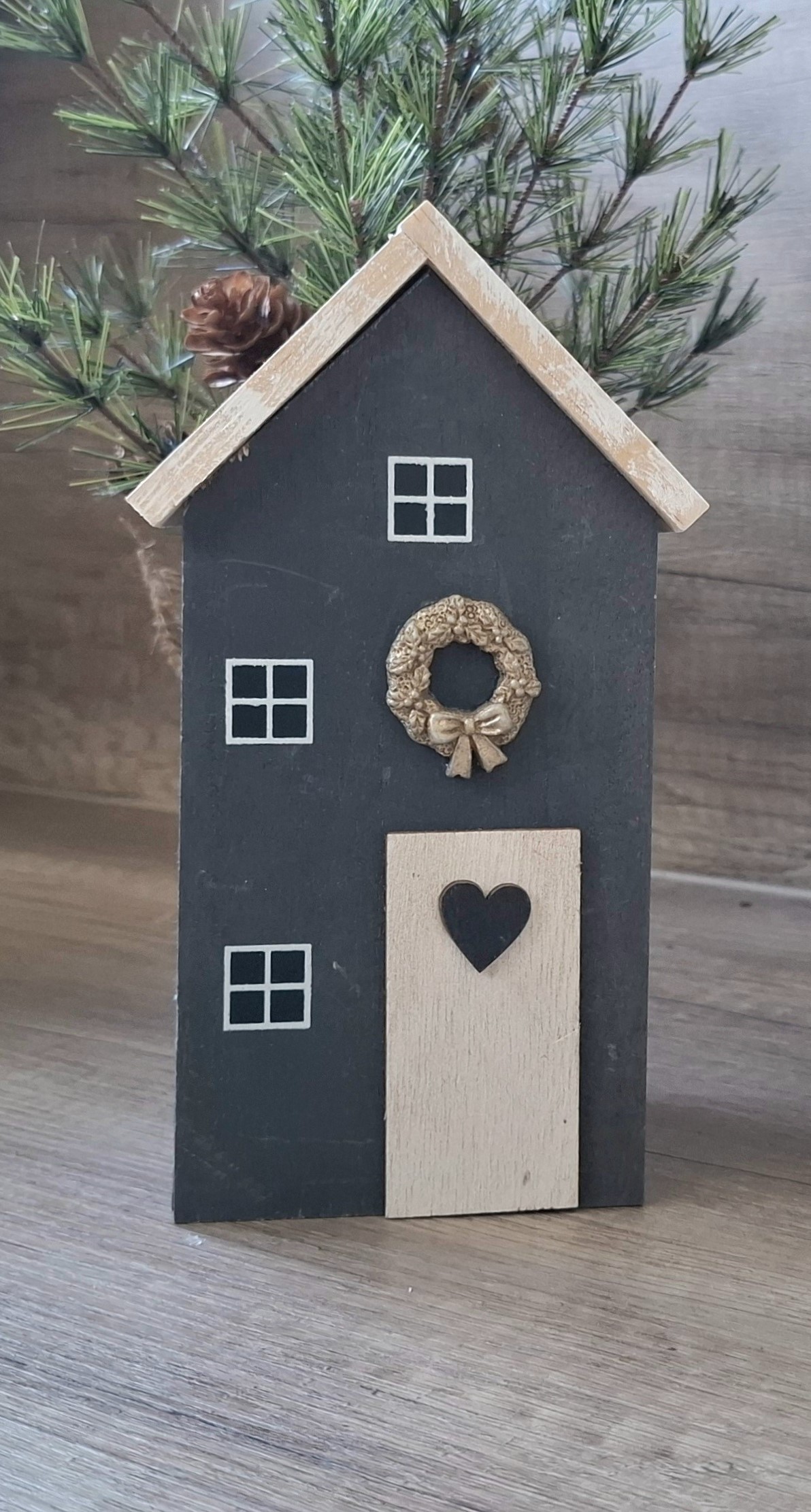 Deko Häuschen mit Türkranz - Shabby Chic - dunkelgrau / beige - in 2 Größen verfügbar – Bild 6